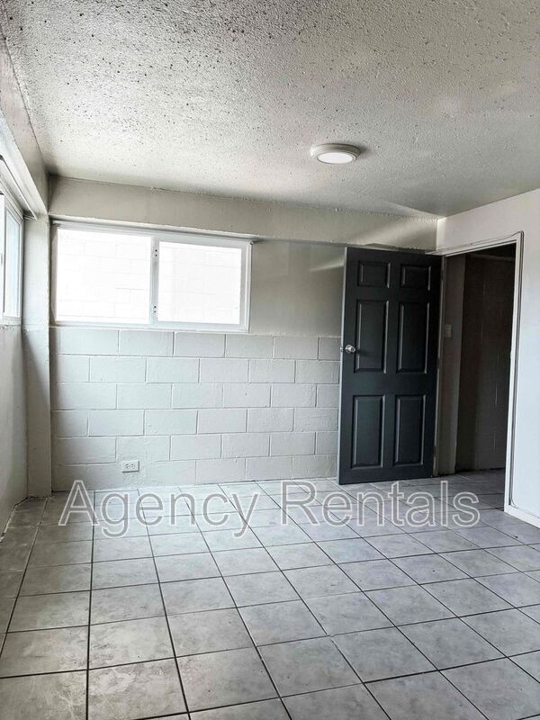 Building Photo - 938 Owen St