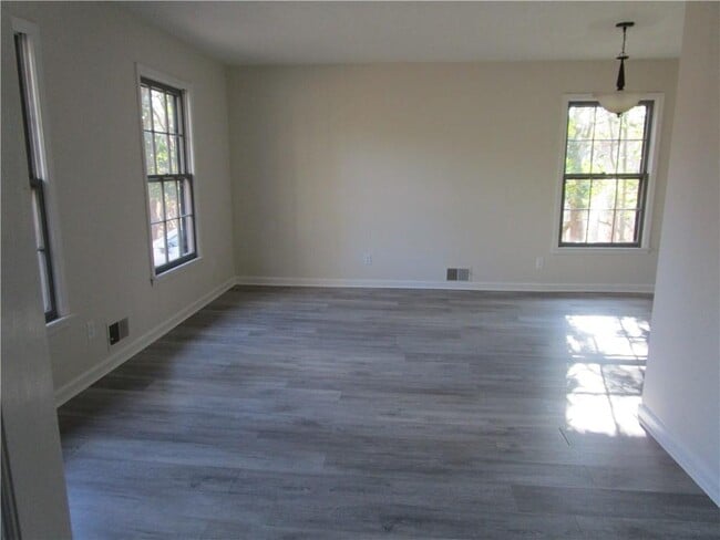 Building Photo - 3730 Newport Dr