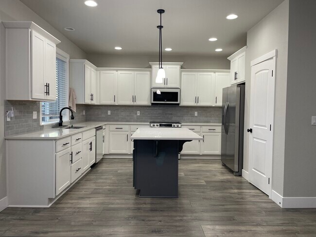 Building Photo - 22405 SW Frst Crk Wy