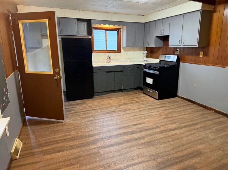 Building Photo - 309 Plum St