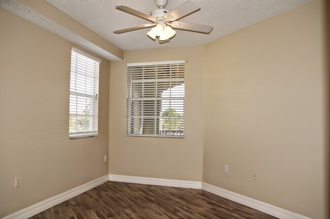 Building Photo - 5500 Bentgrass Dr
