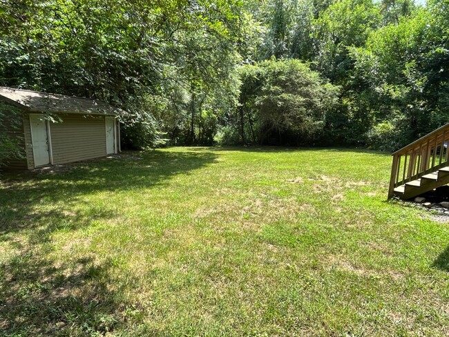 Building Photo - 2 Bedroom Lower Level Unit in Concord