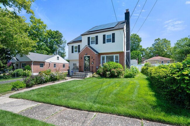 Building Photo - 82 Linden Ave