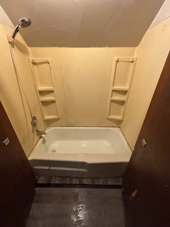 Building Photo - 509 W Franklin St