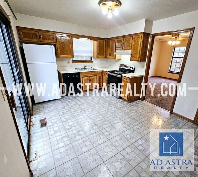 Building Photo - Beautiful Updated Duplex in Grandview-Available in MAY!!