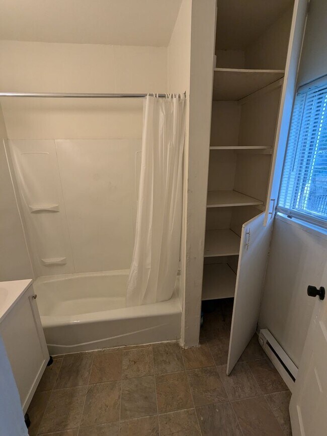 Building Photo - 908 Lafond Ave