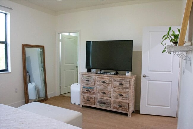 Building Photo - 315 NE 208th Terrace