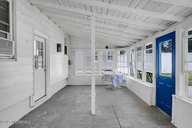 Building Photo - 608 Mercer Ave