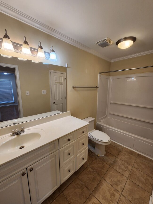 Building Photo - Chapel Hill / Bradford Place Condo AVAILABLE