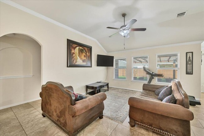 Building Photo - 300 Briar Park Dr
