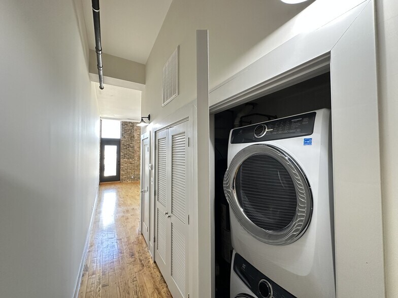 Building Photo - 1432 W 21st St