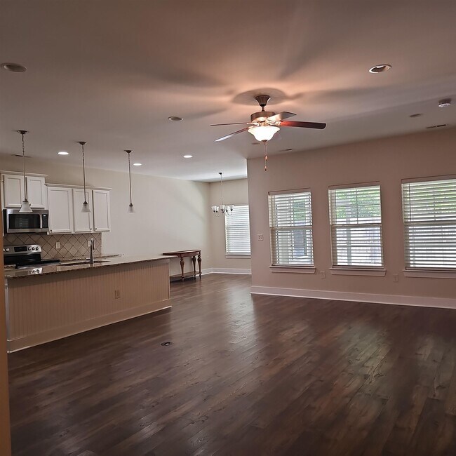 Building Photo - 440 Shaftesbury Ln