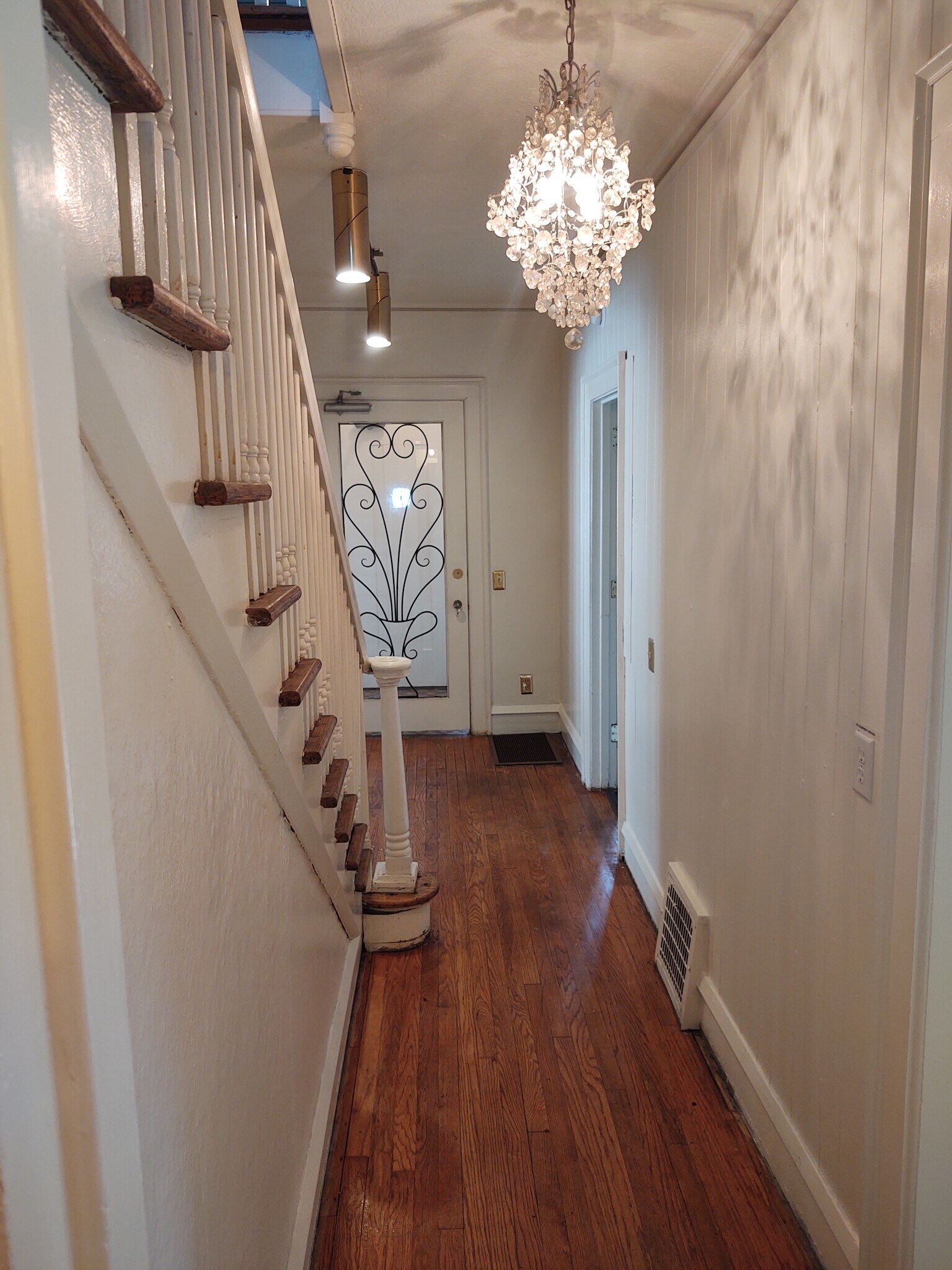 Building Photo - 827 W South St