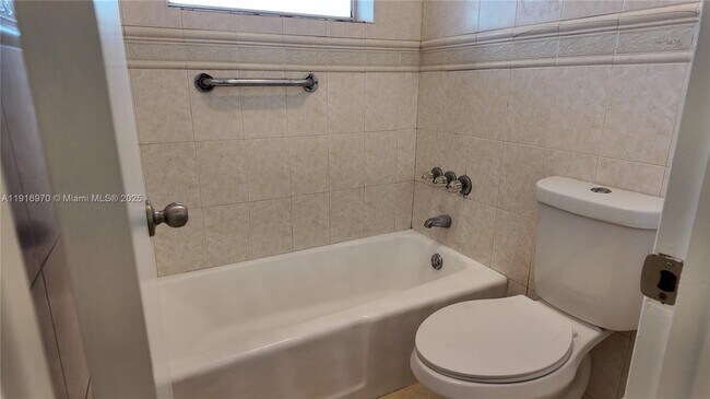 Building Photo - 18900 NE 3rd Ct