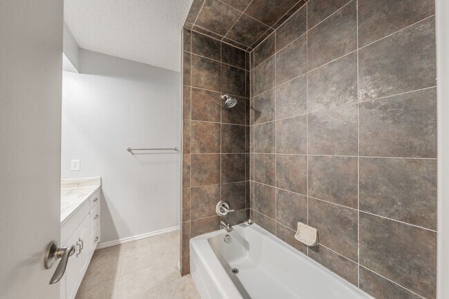Building Photo - Charming Updated Home on Quiet Cul-de-Sac