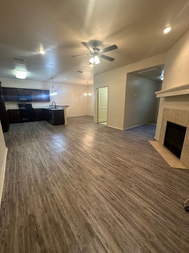 Building Photo - Spacious Townhome in South Lubbock