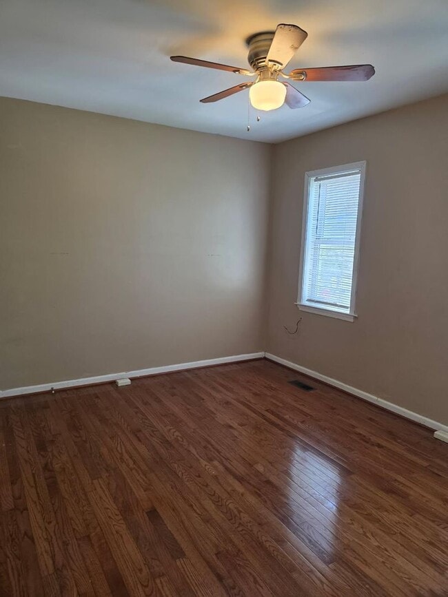 Building Photo - Wilmington Rowhome - Hedgeville Area