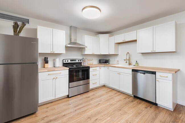 Building Photo - 2237 E Hillery Dr