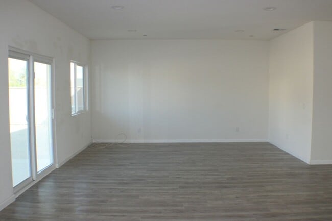 Building Photo - New Construction - 4 Bedroom & 1 Office Room + 3 Bathrooms - Move In Ready!