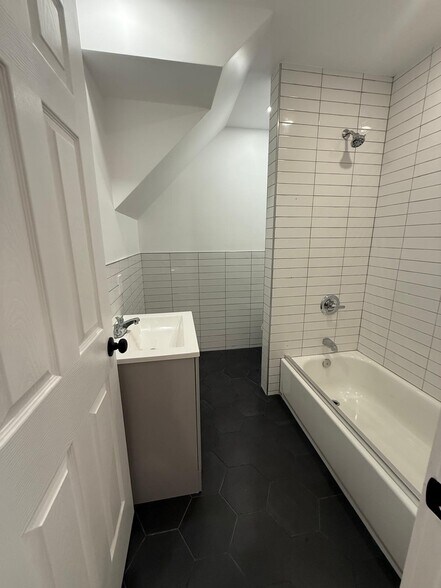 Building Photo - 9717 101st St