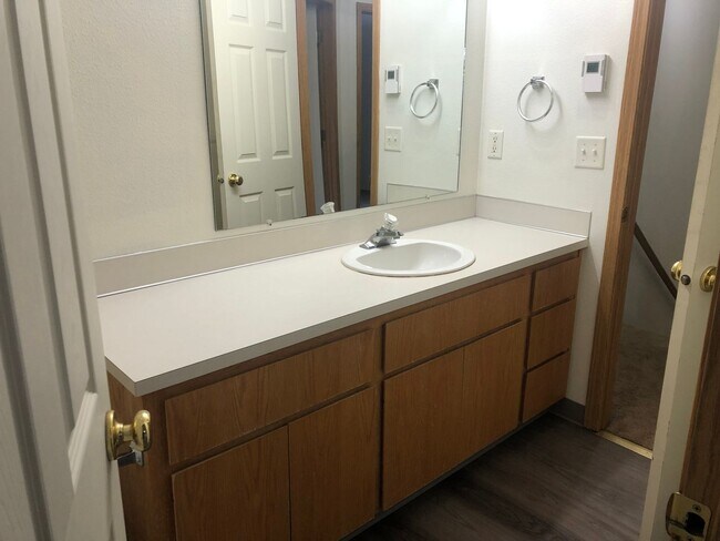 Building Photo - 226 S 59th St