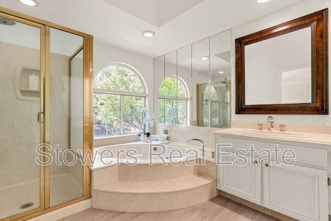 Building Photo - 690 Glasgow Cir