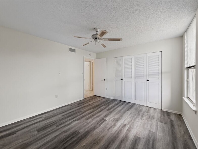 Building Photo - 518 Orange Dr