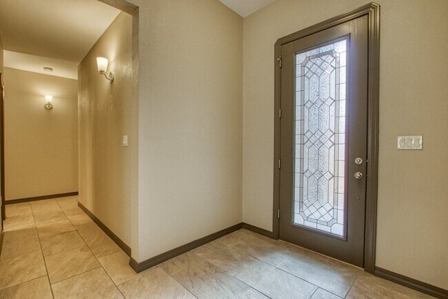 Building Photo - FOR SALE OR FOR RENT 12053 SILVER CROWN RO...