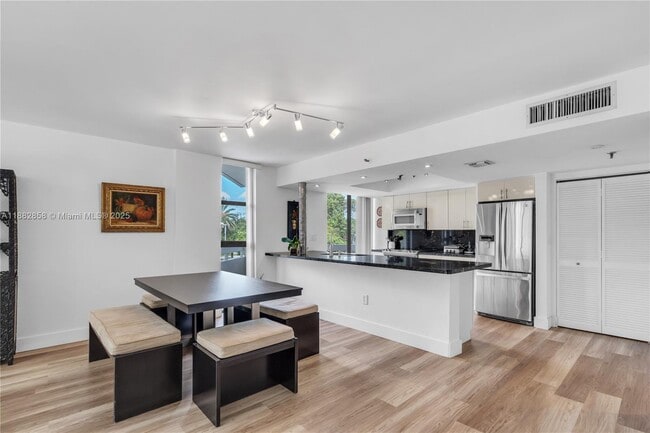 Building Photo - 2501 Brickell Ave