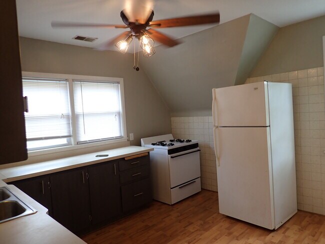 Building Photo - 929 E Clarke St