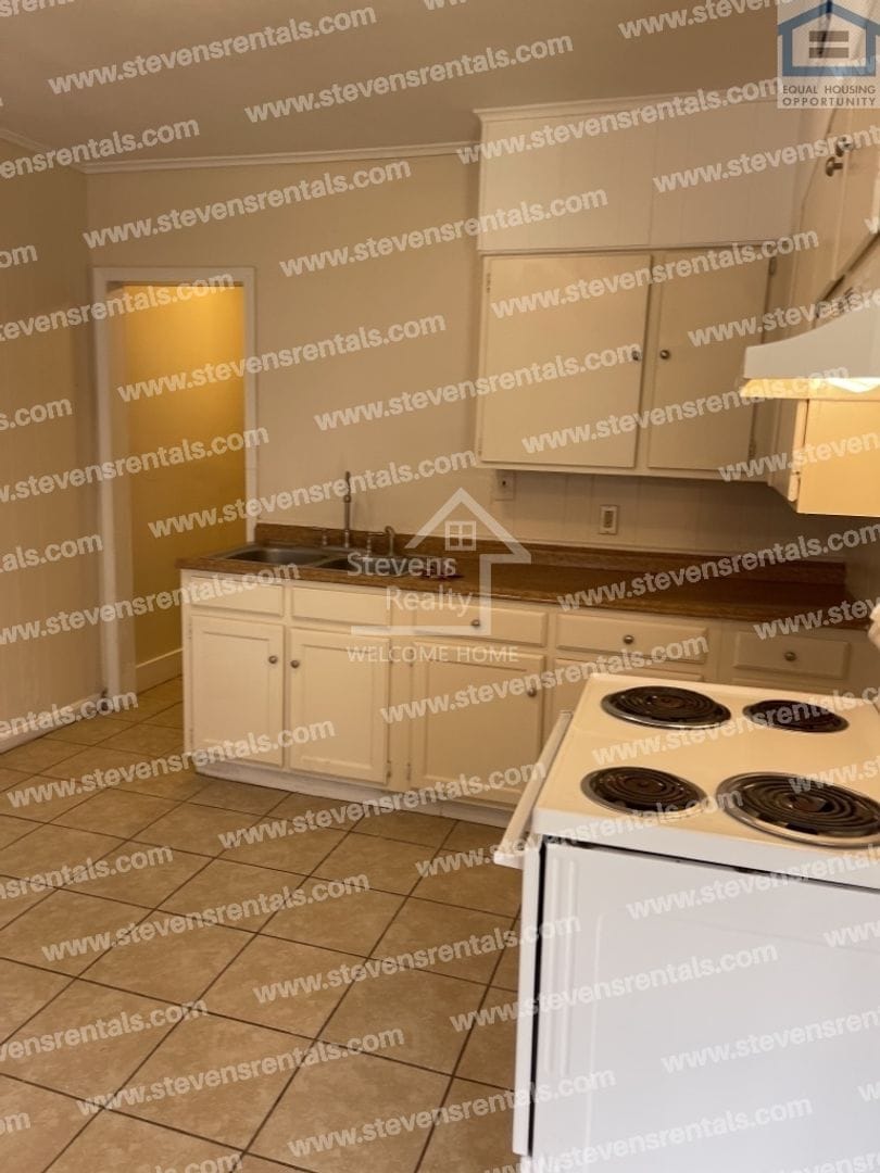 Building Photo - 1720 Cambridge Dr