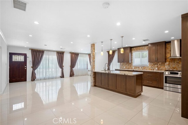 Building Photo - 8337 Valecrest Dr