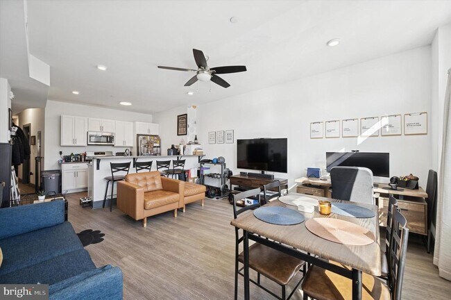 Building Photo - 124 Levering St