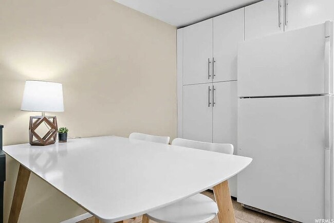 Building Photo - 1870 E 3900 S