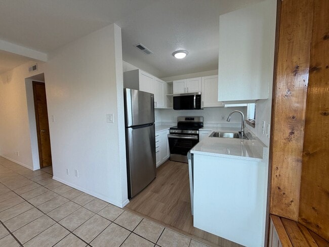 Building Photo - 1307 Rufina Ln