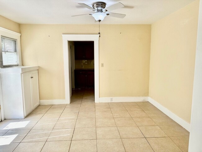 Building Photo - Charming 3/1 in the Heart of Tower Distict