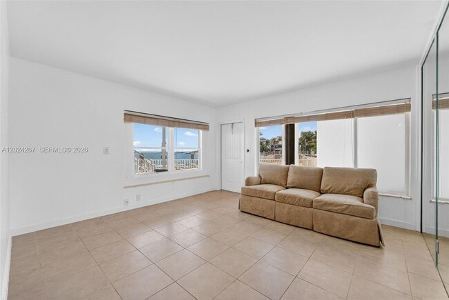 Building Photo - 2508 Bay Dr