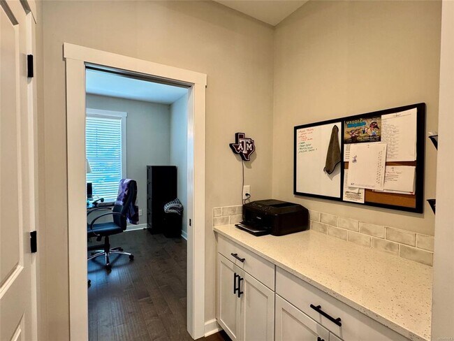 Building Photo - 275 Hedgefield Dr