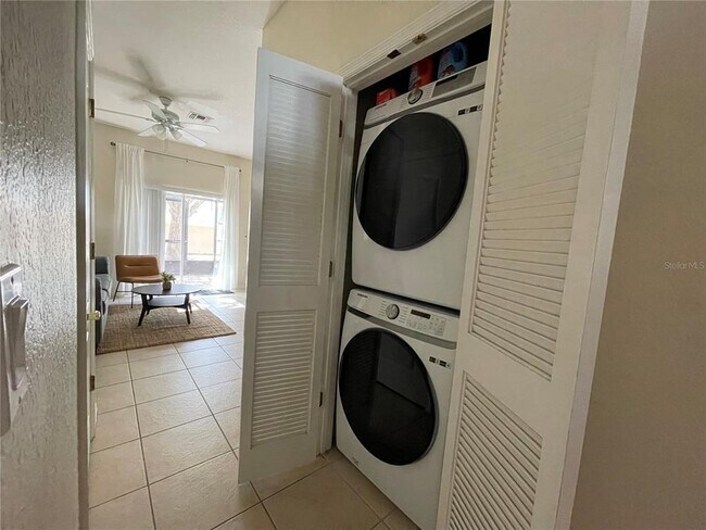 Building Photo - 2432 Caravelle Cir