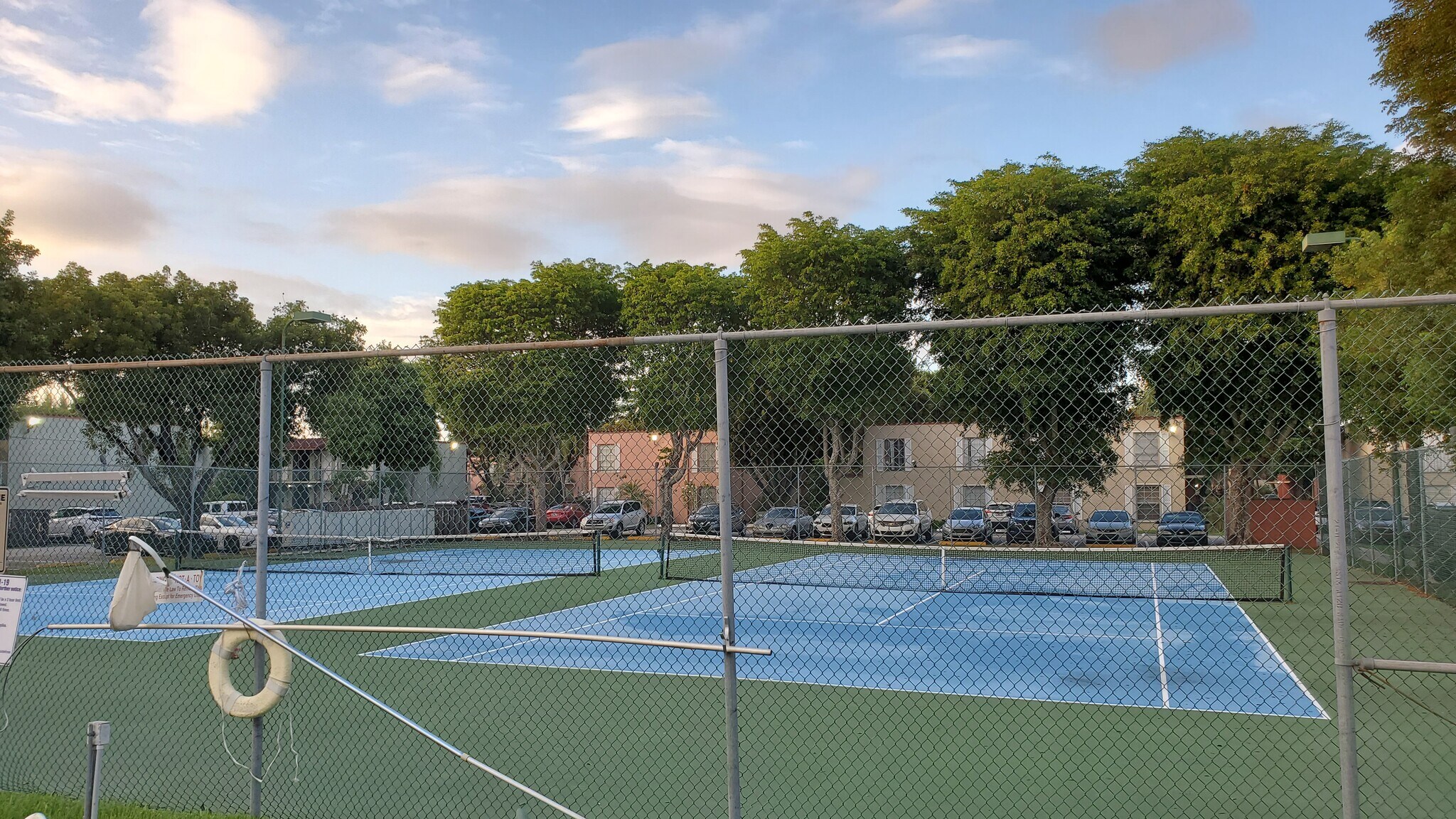 Building Photo - 10738 N Kendall Dr