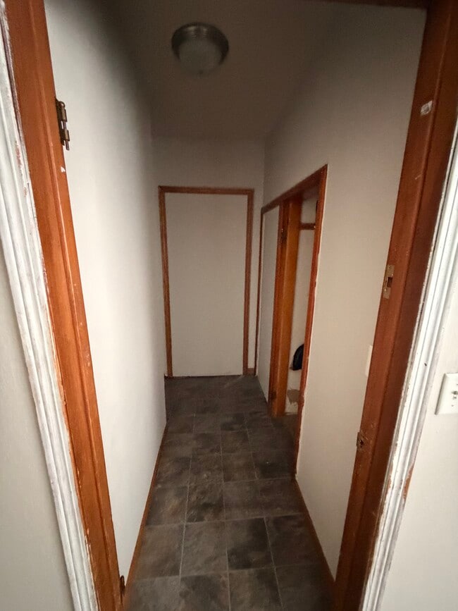 Building Photo - 424 4th St S