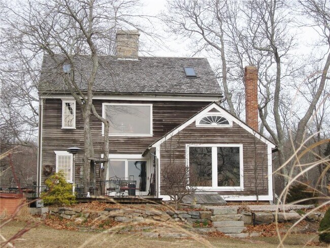 Building Photo - 245 Cove Point Rd W