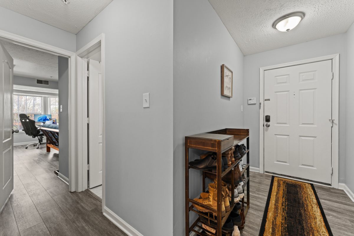 Building Photo - 8951 Town Center Cir