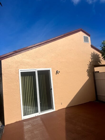 Building Photo - 2441 SW 82nd Ave