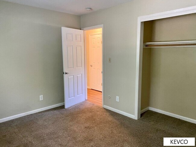 Building Photo - Great and Spacious Home with Backyard!