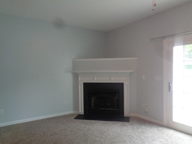 Building Photo - 1206 Maroon Dr