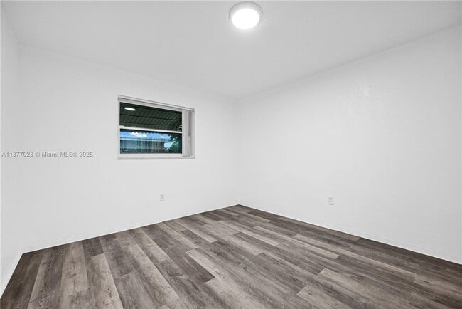 Building Photo - 2435 Plunkett St