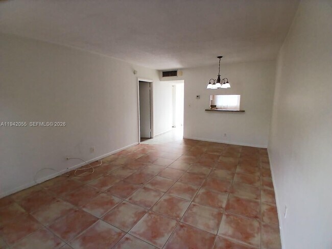 Building Photo - 5181 W Oakland Park Blvd