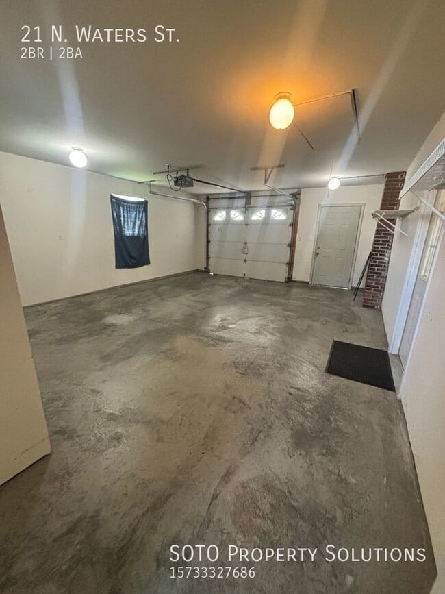 Building Photo - 2BD/2BA House w/ New flooring, Fresh Paint...