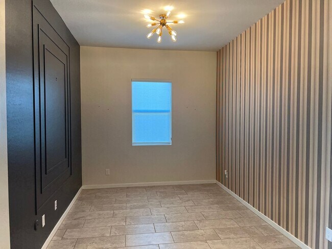 Building Photo - 5140 S Springs Pl